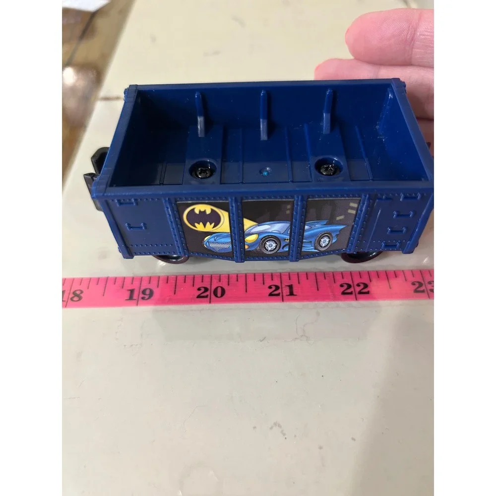 Lionel Batman DC Comics Gondola Train Car Blue G-Gauge Batmobile Bat-Signal